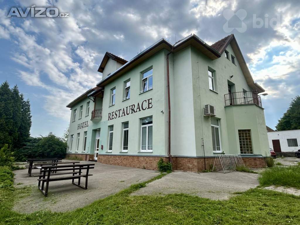 Pronájem celého patra - ubytování v klidné části Ostrožské Nové Vsi