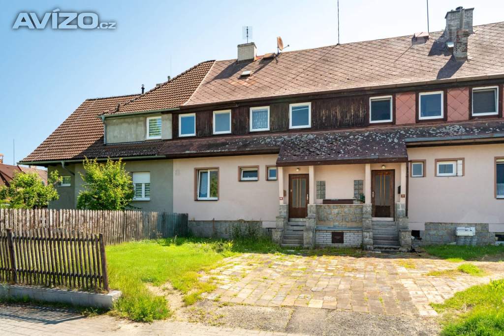 Řadový rodinný dům se zahradou - Březová u Sokolova