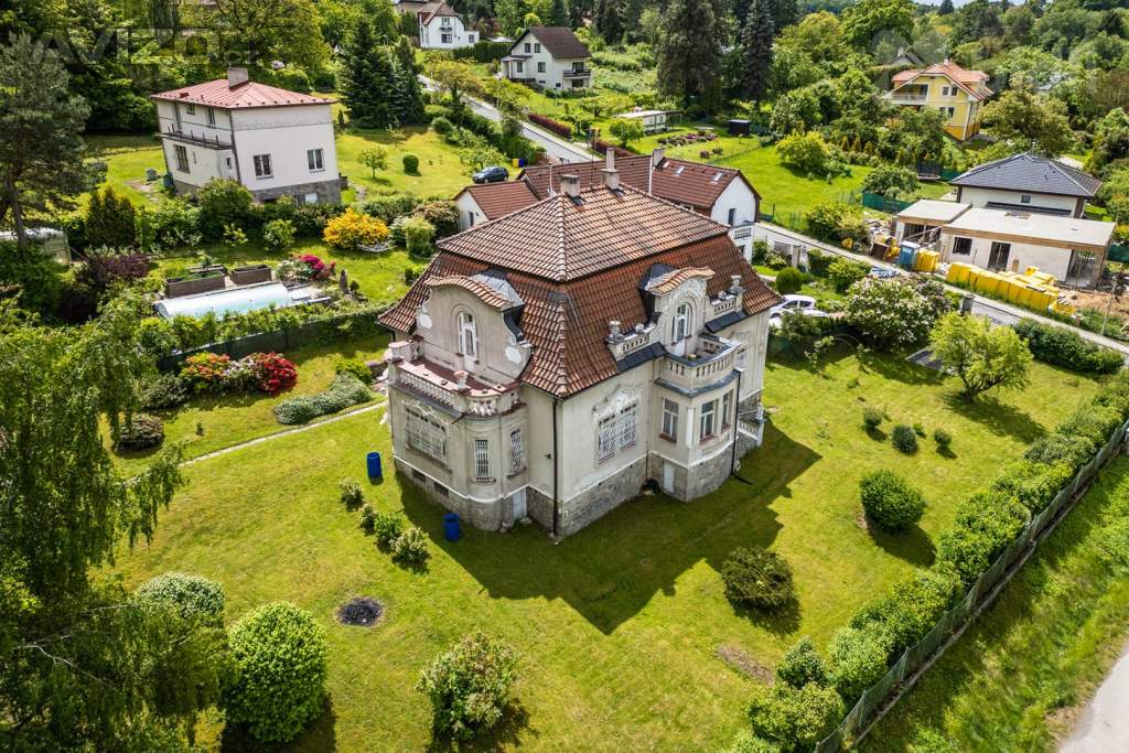 Prodej RD secescní vily v obci Louňovice u Prahy + pozemek 1789 m²