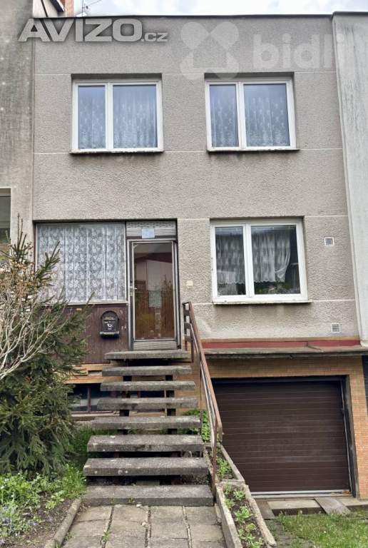 Řadový dům s výhledem na hrad Střekov - pohodlné rodinné bydlení v klidné části Ústí nad Labem