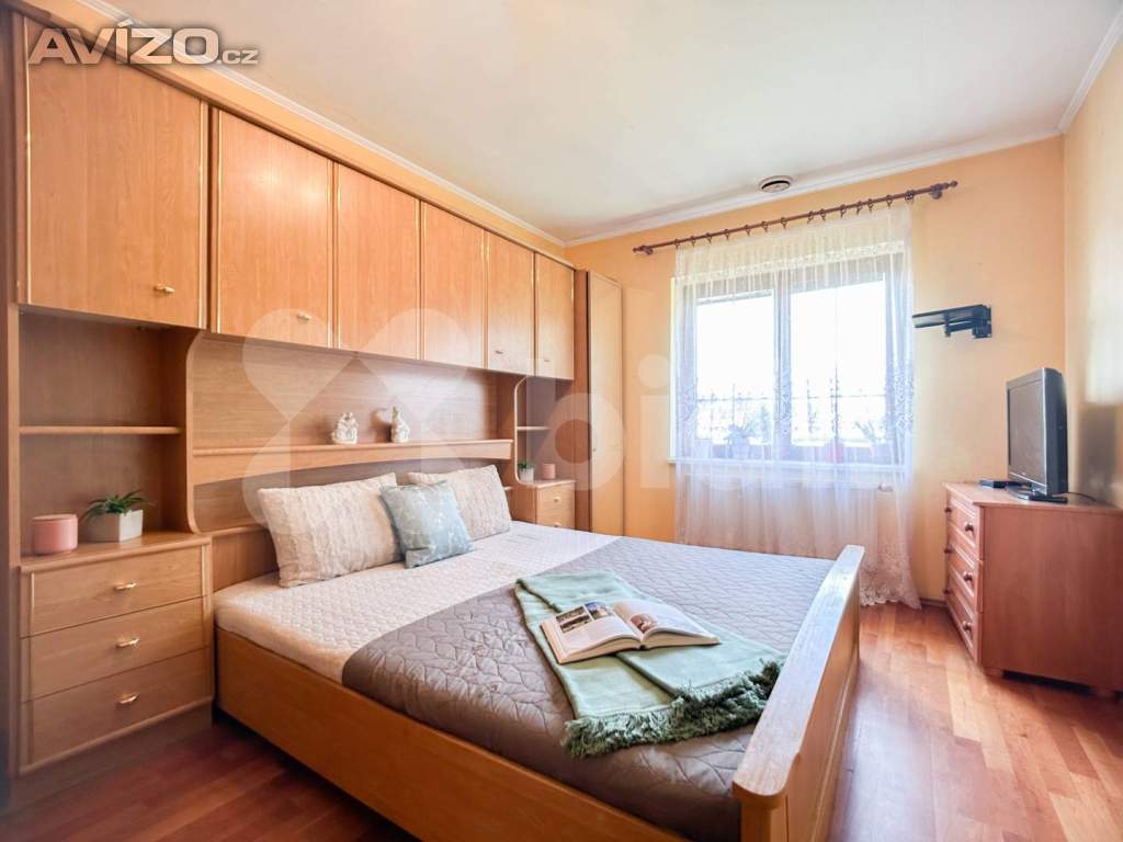 Foto inzerátu Prodej RD 377 m²  s terasou, zahradou, garáží, v obci Klíčany - Praha Východ