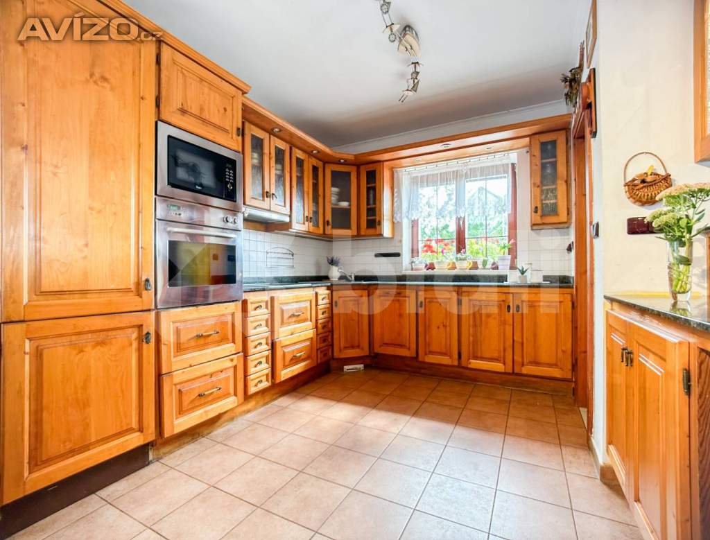 Foto inzerátu Prodej RD 377 m²  s terasou, zahradou, garáží, v obci Klíčany - Praha Východ