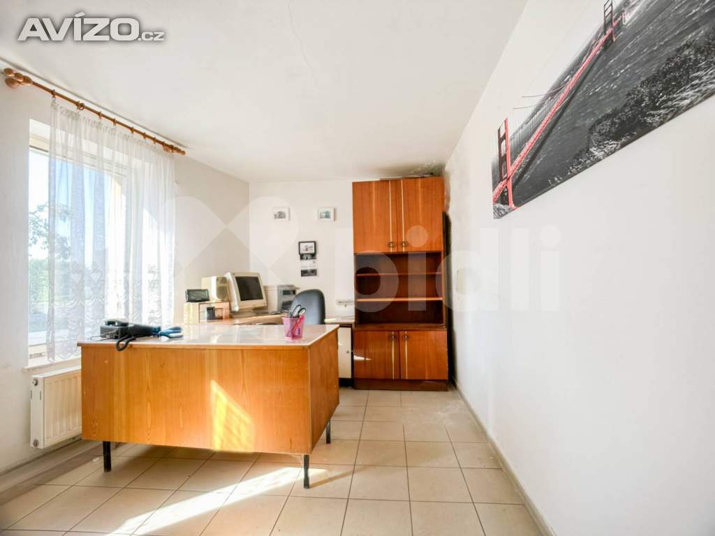 Foto inzerátu Prodej RD 377 m²  s terasou, zahradou, garáží, v obci Klíčany - Praha Východ