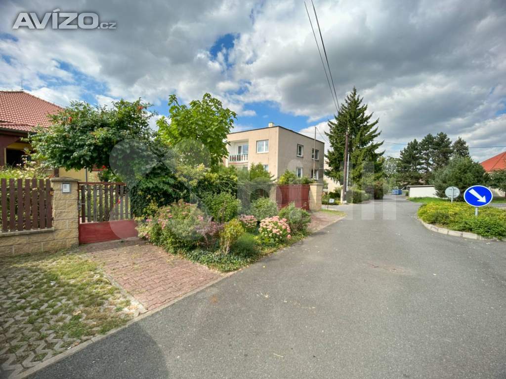 Foto inzerátu Prodej RD 377 m²  s terasou, zahradou, garáží, v obci Klíčany - Praha Východ