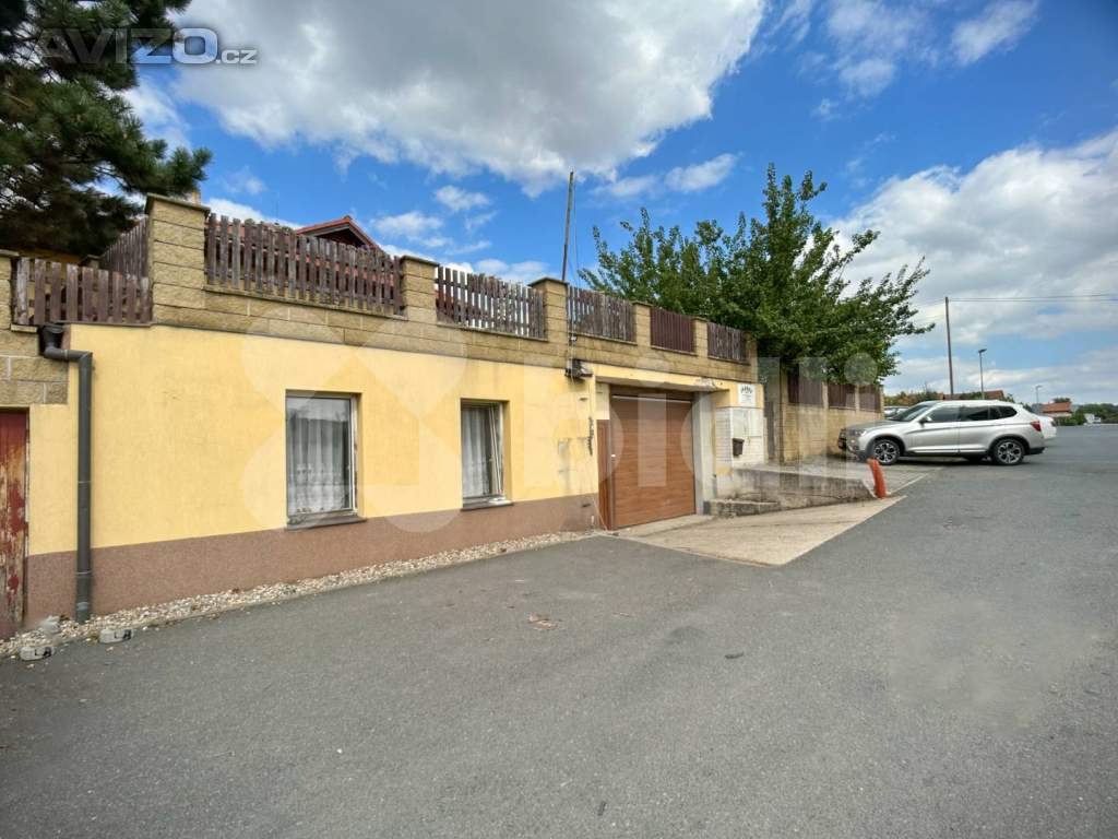 Foto inzerátu Prodej RD 377 m²  s terasou, zahradou, garáží, v obci Klíčany - Praha Východ