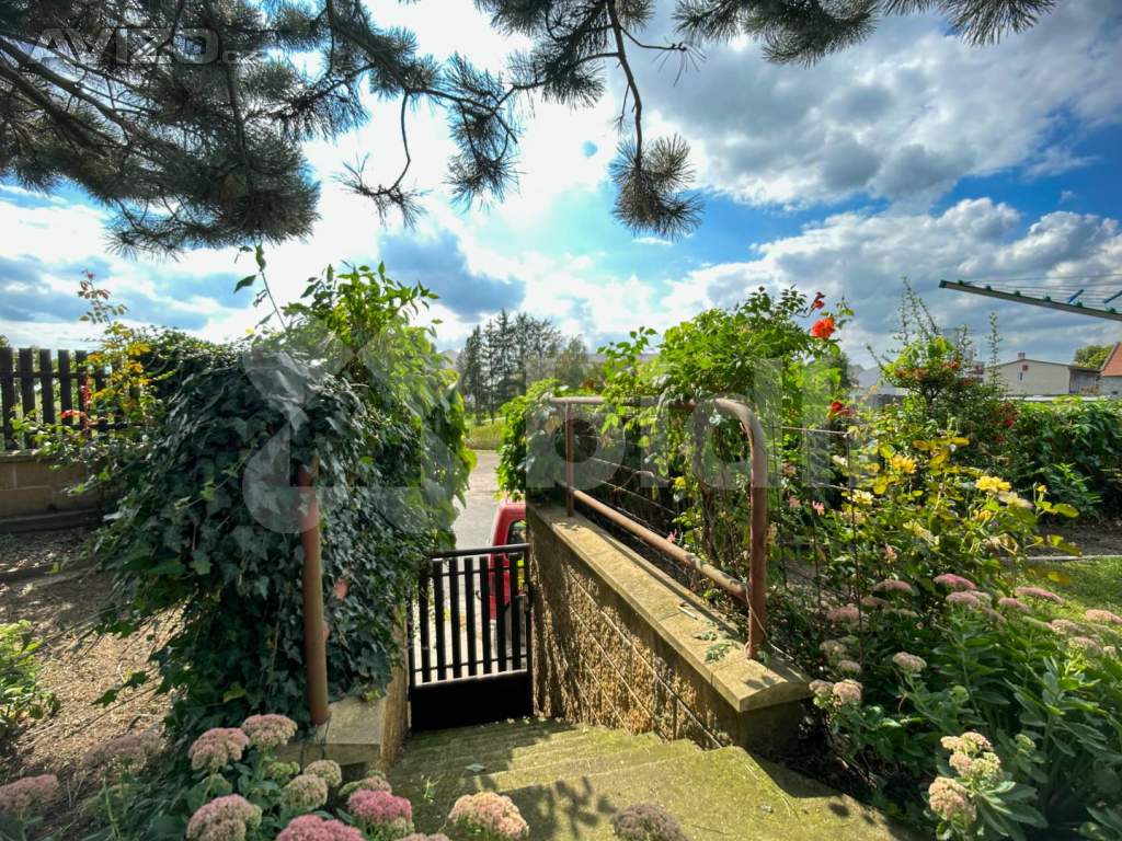 Foto inzerátu Prodej RD 377 m²  s terasou, zahradou, garáží, v obci Klíčany - Praha Východ