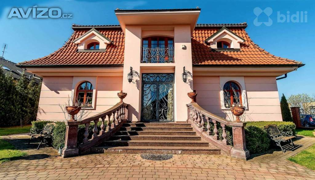 Prostorný rodinný dům 5+1, 256 m2, zahrada 1249 m2, Středokluky