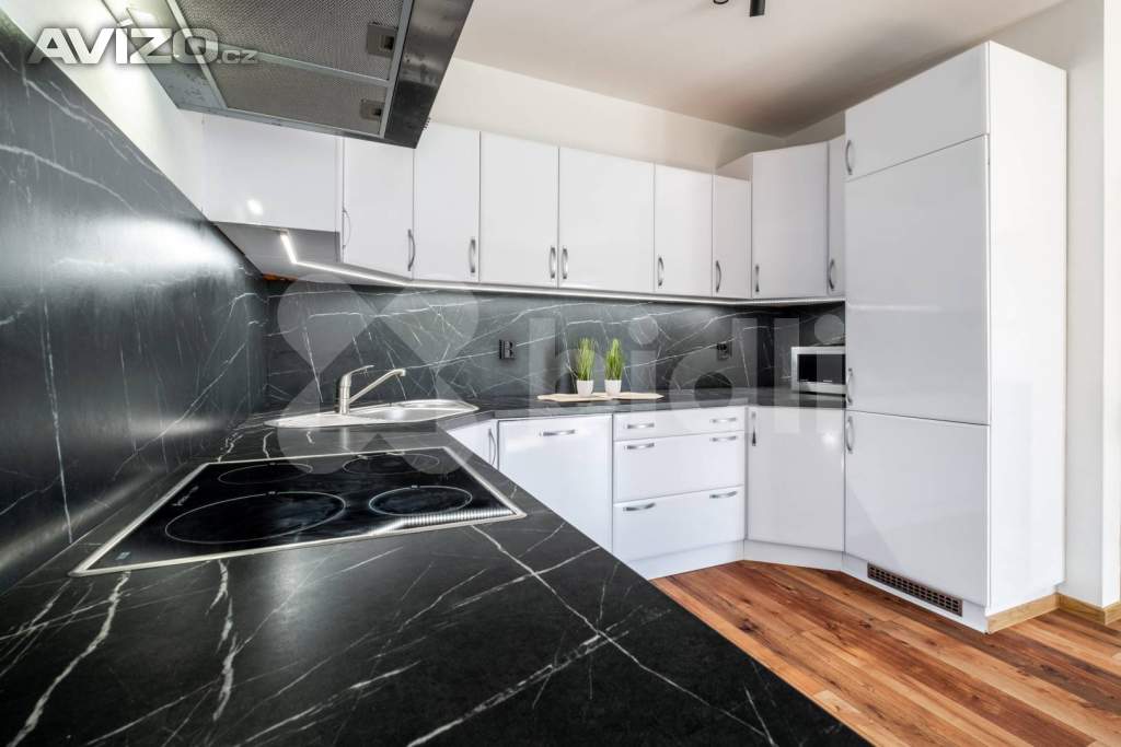 Foto inzerátu Nízkonákladový moderní RD se zahradou Praha 5 Sobín