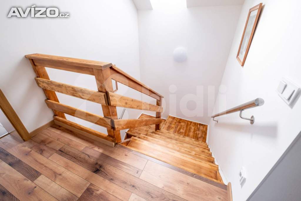 Foto inzerátu Nízkonákladový moderní RD se zahradou Praha 5 Sobín