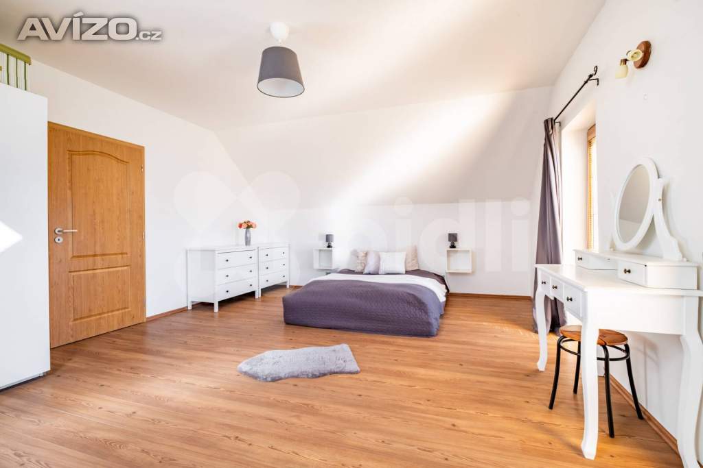 Foto inzerátu Nízkonákladový moderní RD se zahradou Praha 5 Sobín