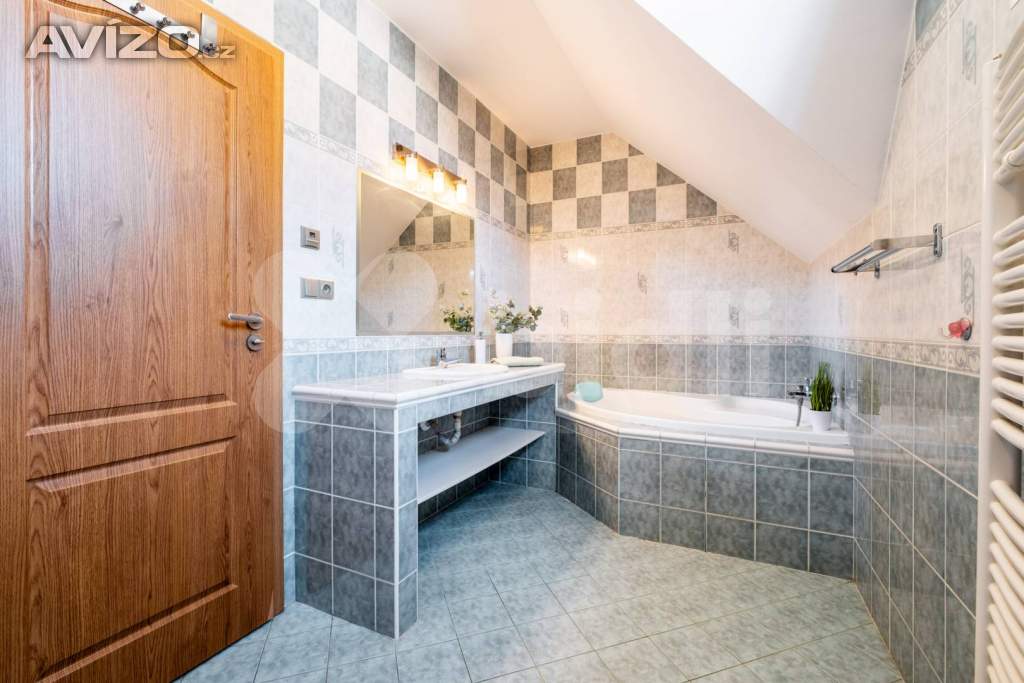 Foto inzerátu Nízkonákladový moderní RD se zahradou Praha 5 Sobín