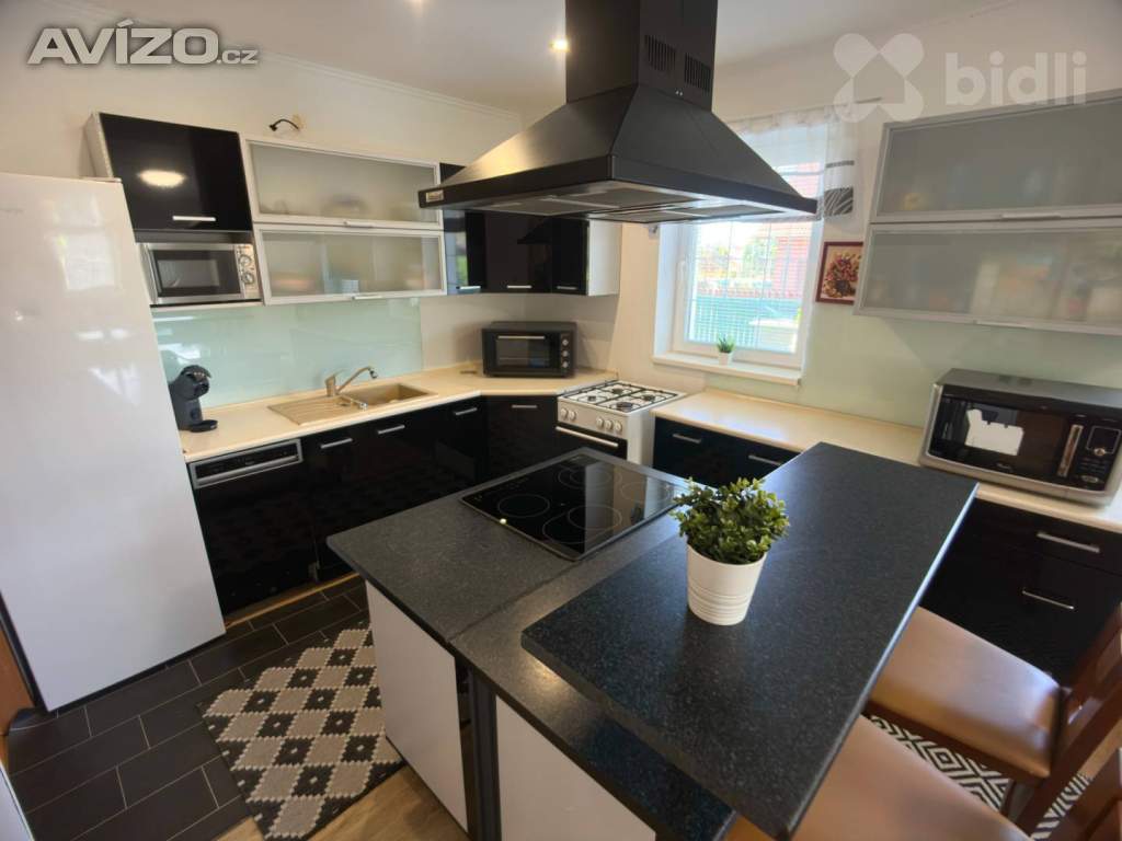 Foto inzerátu Exklusívně nabízíme rodinný dům v obci Hovorčovice.