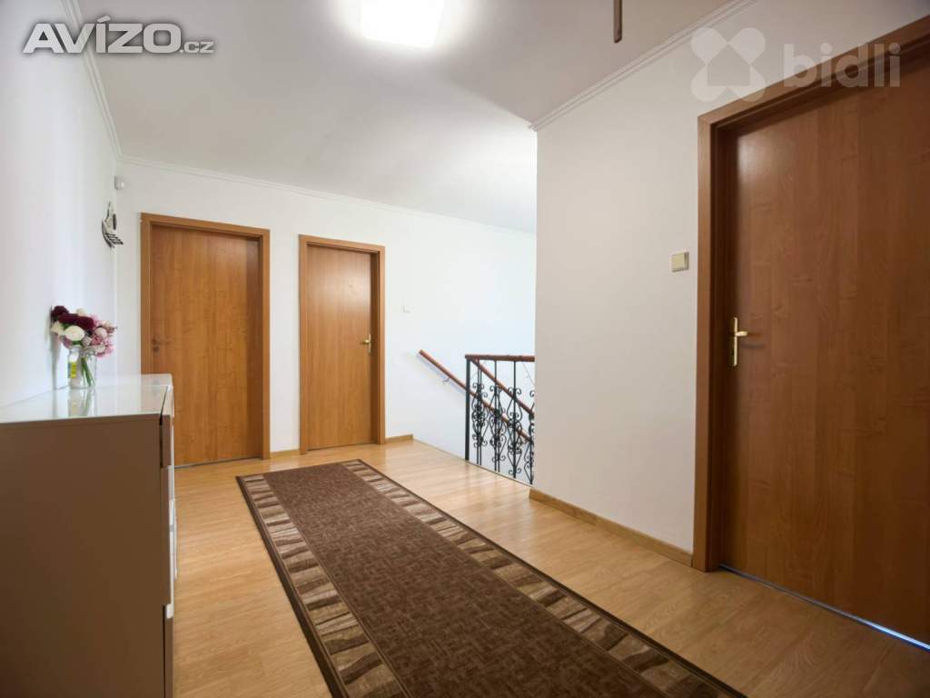 Foto inzerátu Exklusívně nabízíme rodinný dům v obci Hovorčovice.