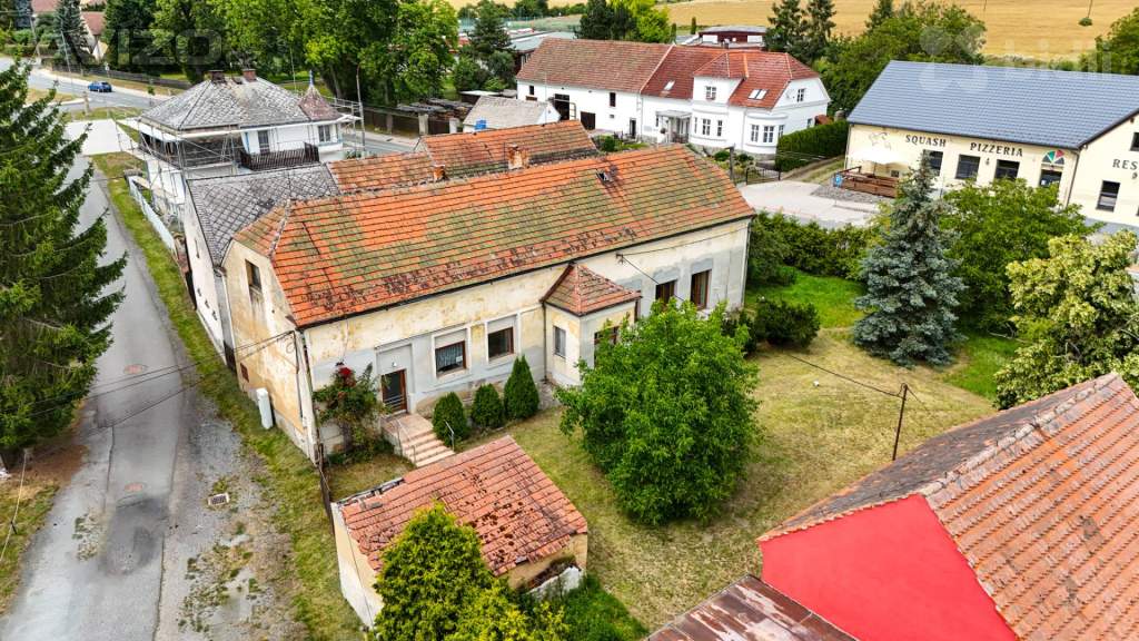Prodej domu k rekonstrukci s potenciálem bydlení i podnikání - Pernarec, okr. Plzeň-sever