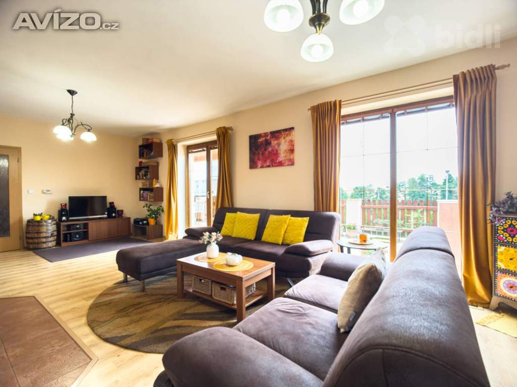 Foto inzerátu Prostorný rodinný dům 6+1 se zahradou a garáží - Kvíčovice