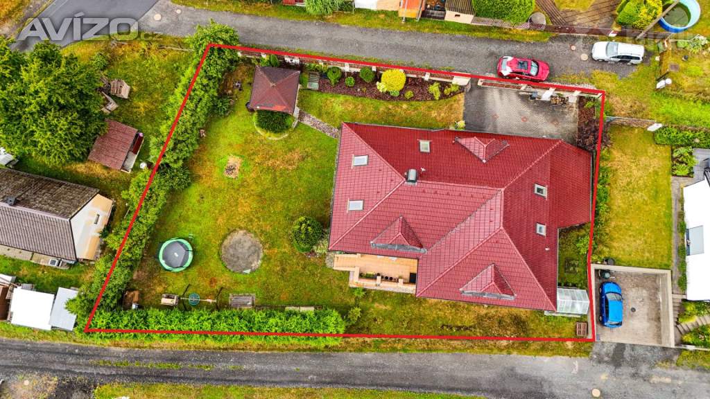 Foto inzerátu Prostorný rodinný dům 6+1 se zahradou a garáží - Kvíčovice