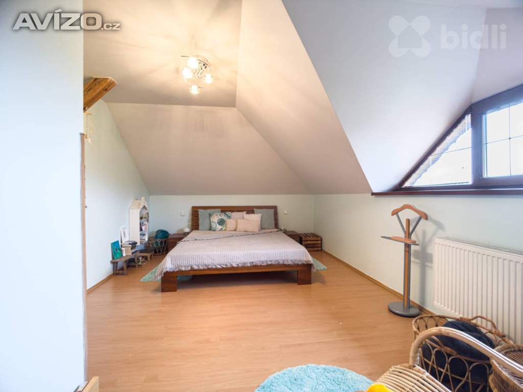 Foto inzerátu Prostorný rodinný dům 6+1 se zahradou a garáží - Kvíčovice