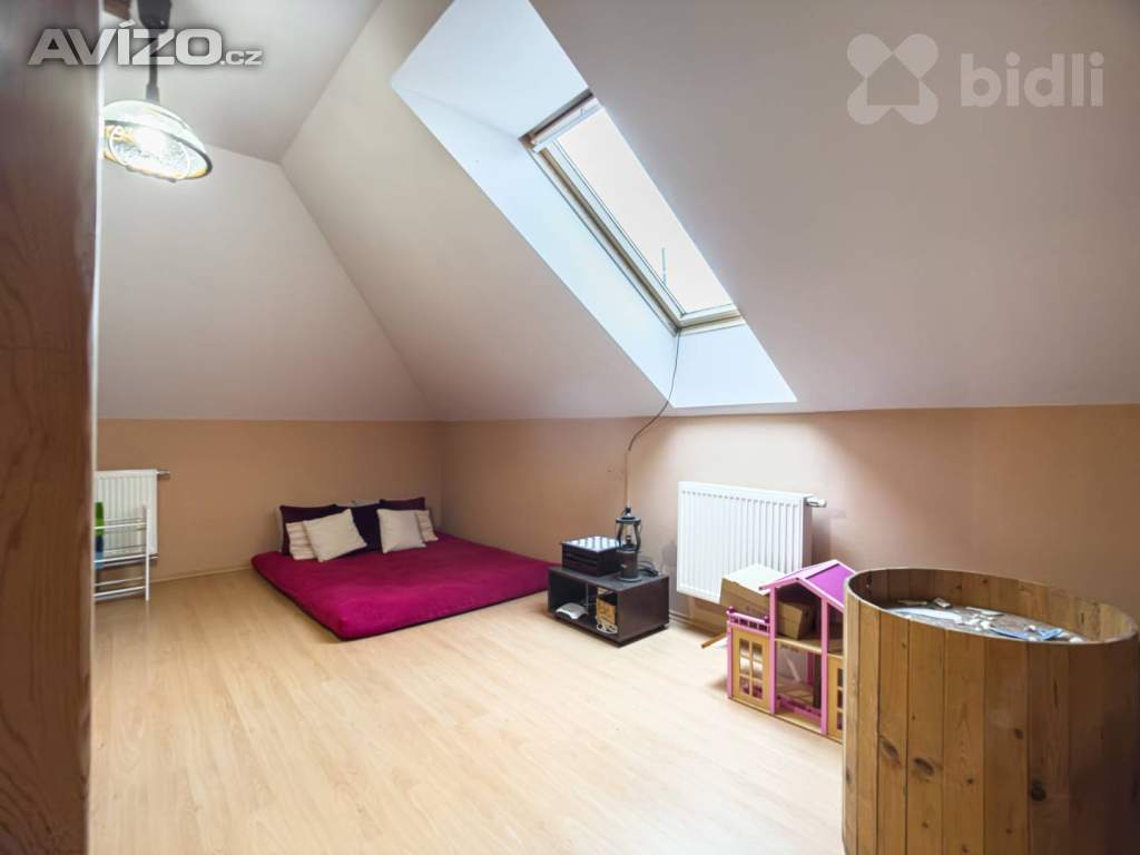 Foto inzerátu Prostorný rodinný dům 6+1 se zahradou a garáží - Kvíčovice