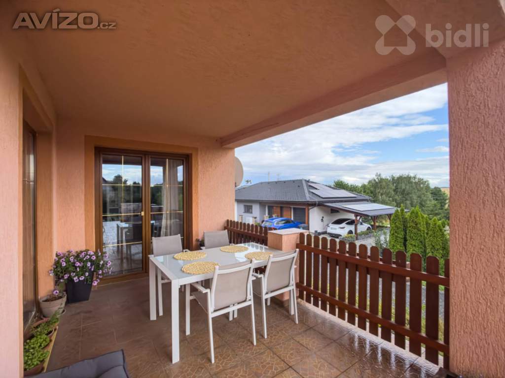 Foto inzerátu Prostorný rodinný dům 6+1 se zahradou a garáží - Kvíčovice