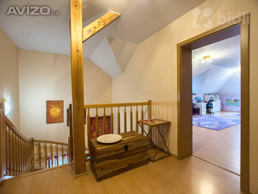 Foto inzerátu Prostorný rodinný dům 6+1 se zahradou a garáží - Kvíčovice