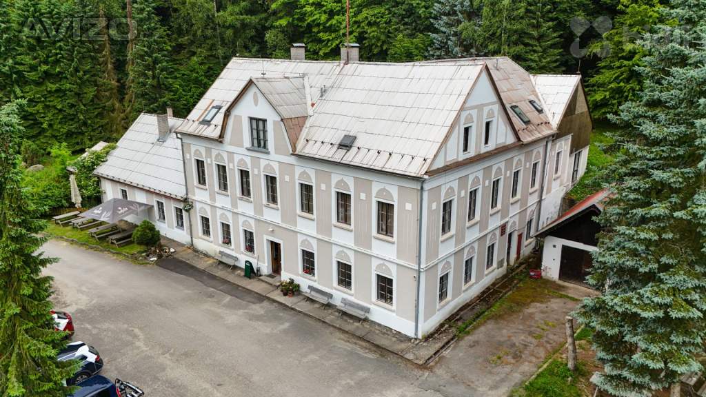 Prodej zavedeného penzionu pod hradem Houska - funkční provoz v atraktivní lokalitě