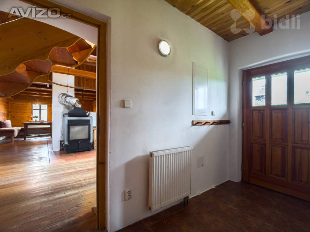 Foto inzerátu Veliny - poloroubenka - pozemek 4485m2