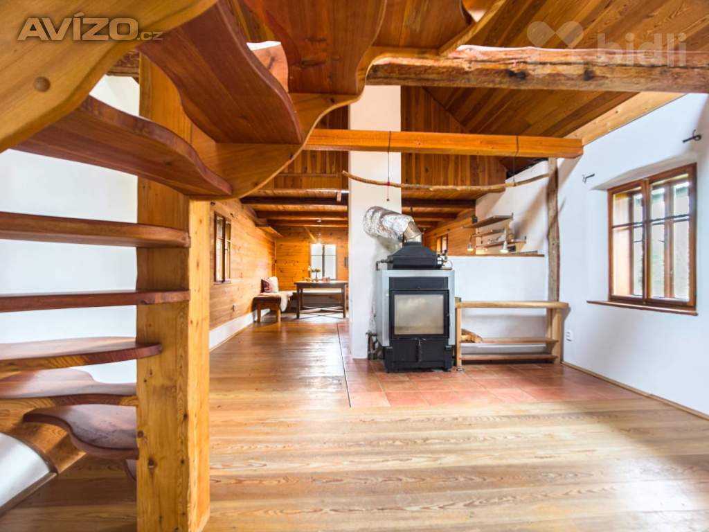 Foto inzerátu Veliny - poloroubenka - pozemek 4485m2