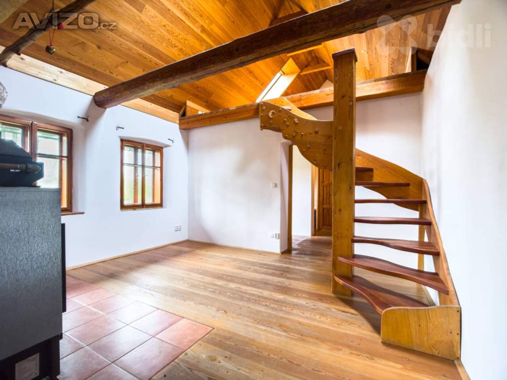 Foto inzerátu Veliny - poloroubenka - pozemek 4485m2