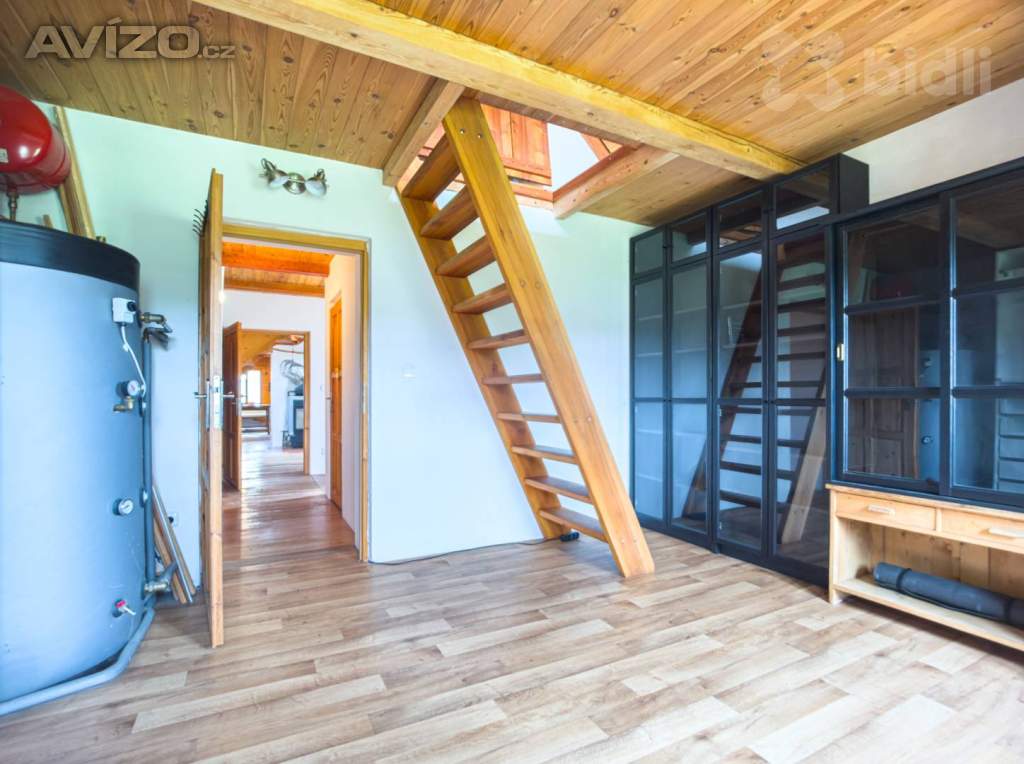 Foto inzerátu Veliny - poloroubenka - pozemek 4485m2