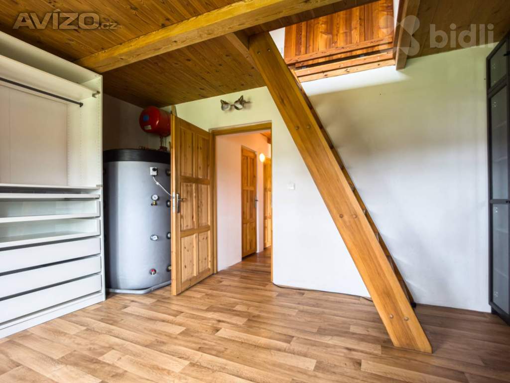 Foto inzerátu Veliny - poloroubenka - pozemek 4485m2