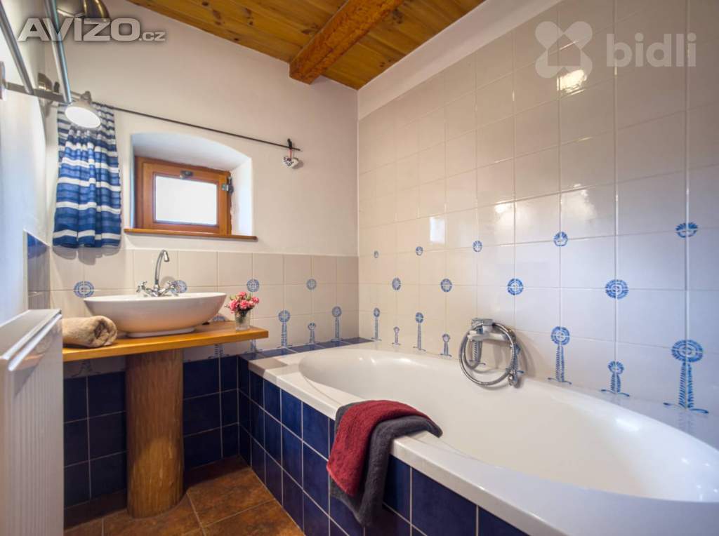 Foto inzerátu Veliny - poloroubenka - pozemek 4485m2