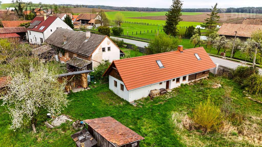 Foto inzerátu Veliny - poloroubenka - pozemek 4485m2