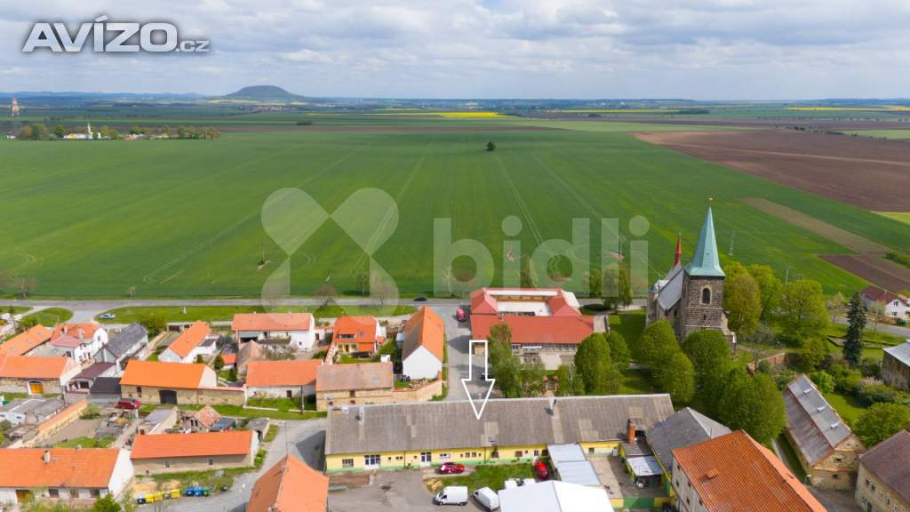 Foto inzerátu Prodej komerční nemovitosti 890 m2 na pozemku 1877 m2, Charvatce