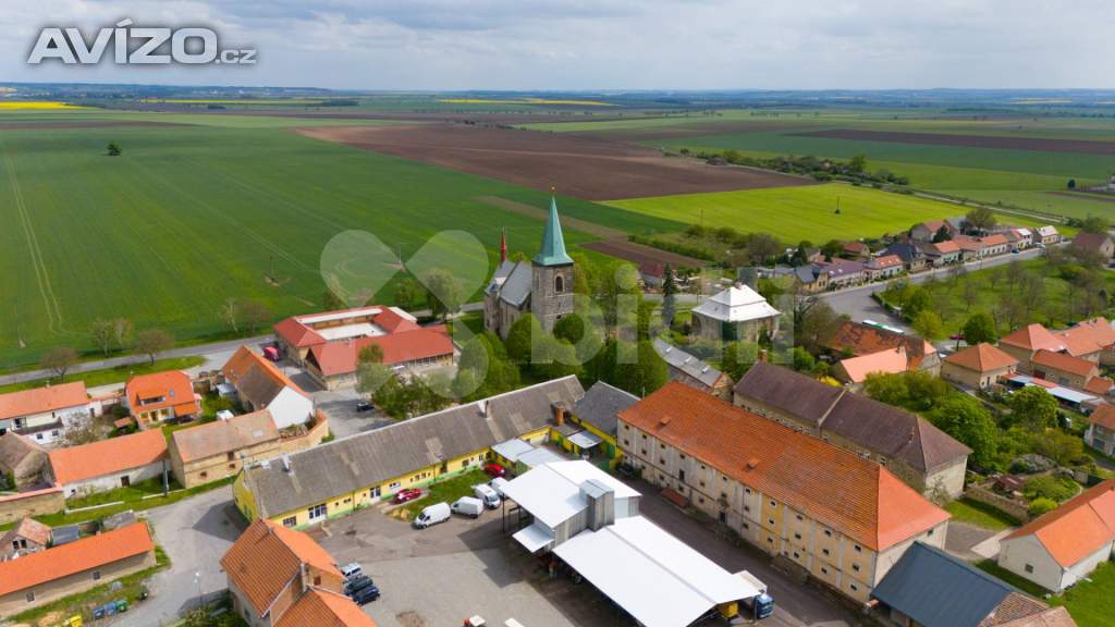 Foto inzerátu Prodej komerční nemovitosti 890 m2 na pozemku 1877 m2, Charvatce