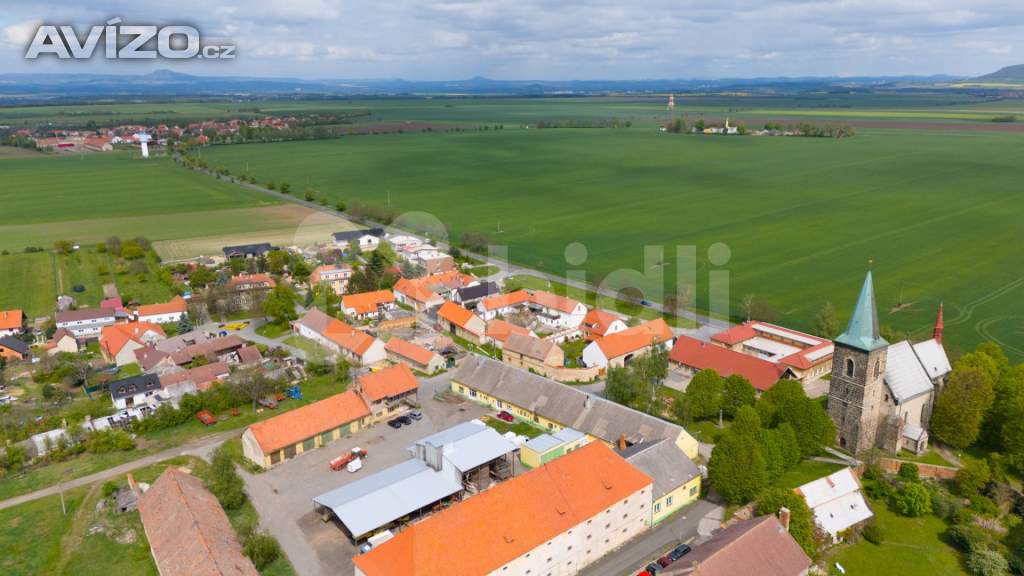 Foto inzerátu Prodej komerční nemovitosti 890 m2 na pozemku 1877 m2, Charvatce