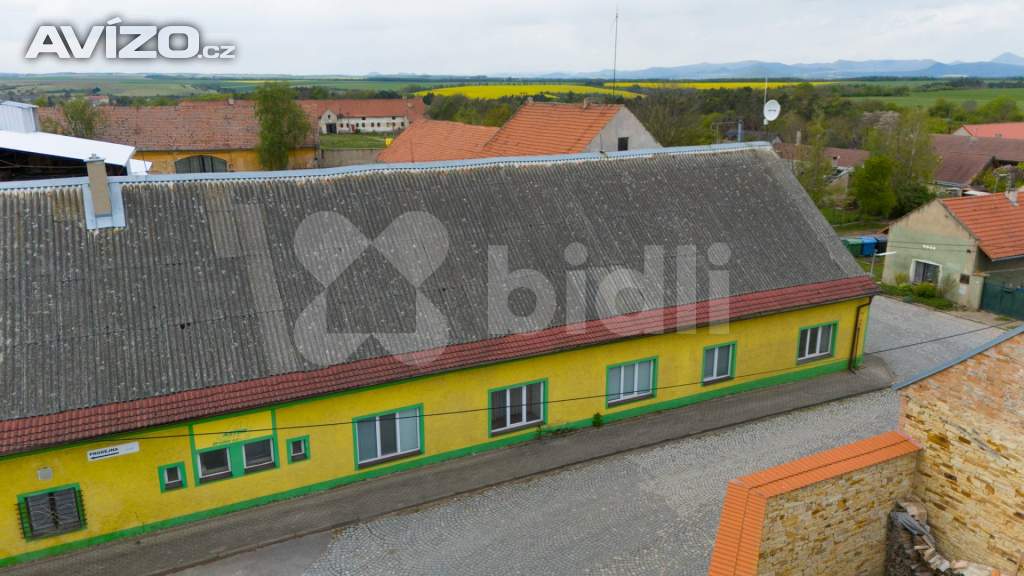 Foto inzerátu Prodej komerční nemovitosti 890 m2 na pozemku 1877 m2, Charvatce