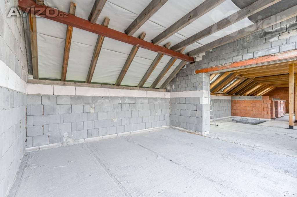 Foto inzerátu Dvougenerační RD 8+2, pozemek 2504m2, Velký Osek