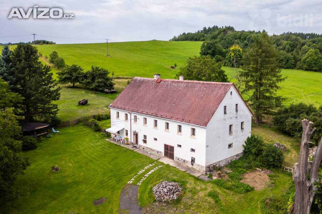 Prodej rodinného domu 310 m2 se stodolou 330m2 a zahradou 4 685 m2 v obci Valkeřice