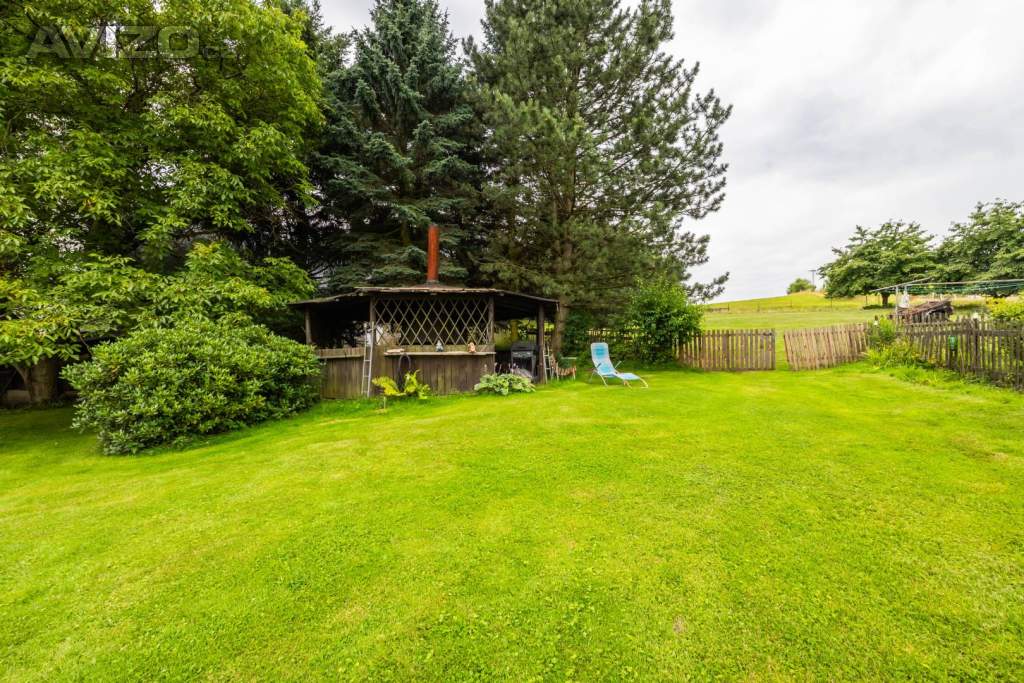 Foto inzerátu Prodej rodinného domu 310 m2 se stodolou 330m2 na pozemku 5 820 m2 v obci Valkeřice