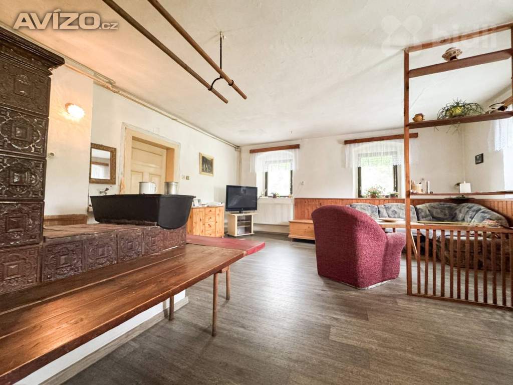 Foto inzerátu Prodej rodinného domu 310 m2 se stodolou 330m2 na pozemku 5 820 m2 v obci Valkeřice