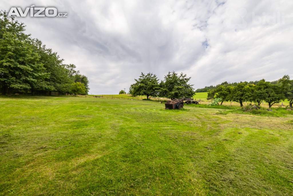 Foto inzerátu Prodej rodinného domu 310 m2 se stodolou 330m2 na pozemku 5 820 m2 v obci Valkeřice