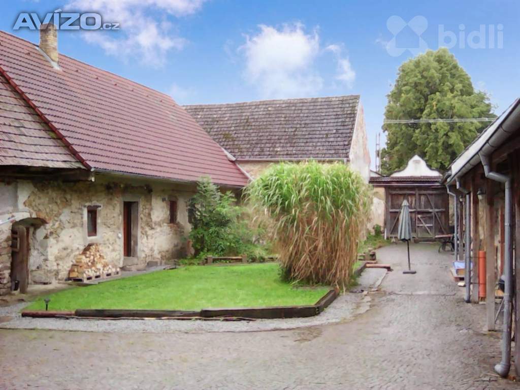 Foto inzerátu Prodej vesnického statku se dvěma domy 840 m2, pozemek 2253 m2,Byňov u Nových Hradů