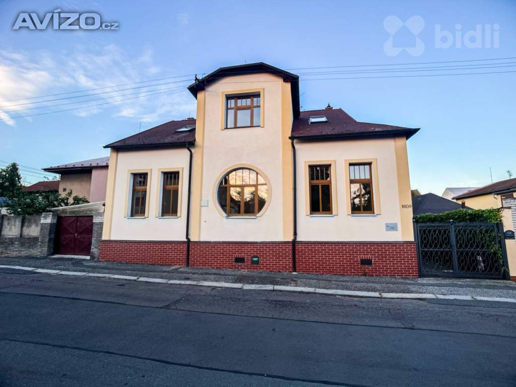 Pronájem rodinného domu, 5+kk, 242m2, pozemek 365 m2, Rooseveltova, Kladno