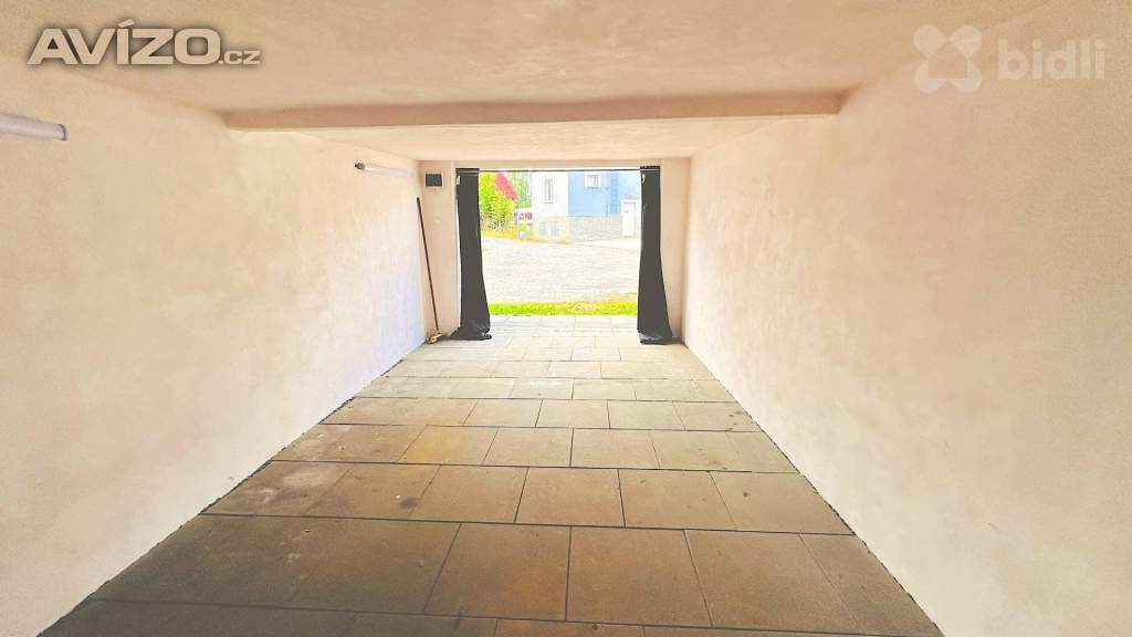 Foto inzerátu Prodej garáže 22 m2, ul. Nádražní, Benešov u Prahy