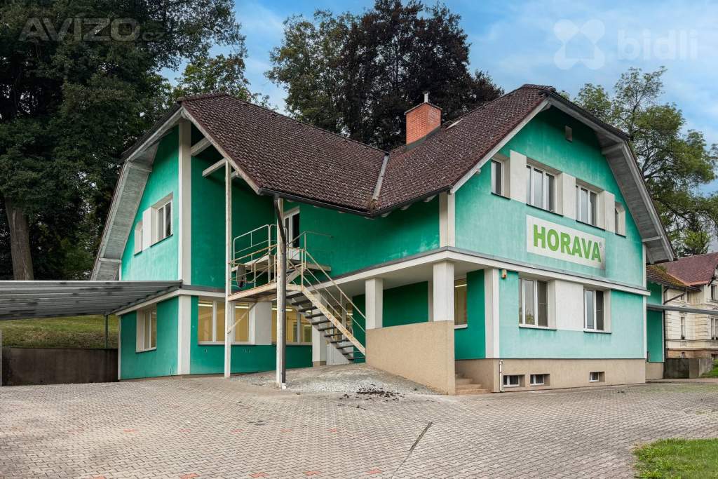 Prodej prostorného domu (670 m²) s velkým pozemkem v Dolní Kalné