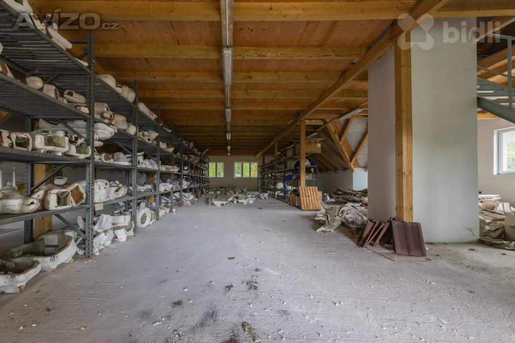 Foto inzerátu Prodej prostorného domu (670 m²) s velkým pozemkem v Dolní Kalné