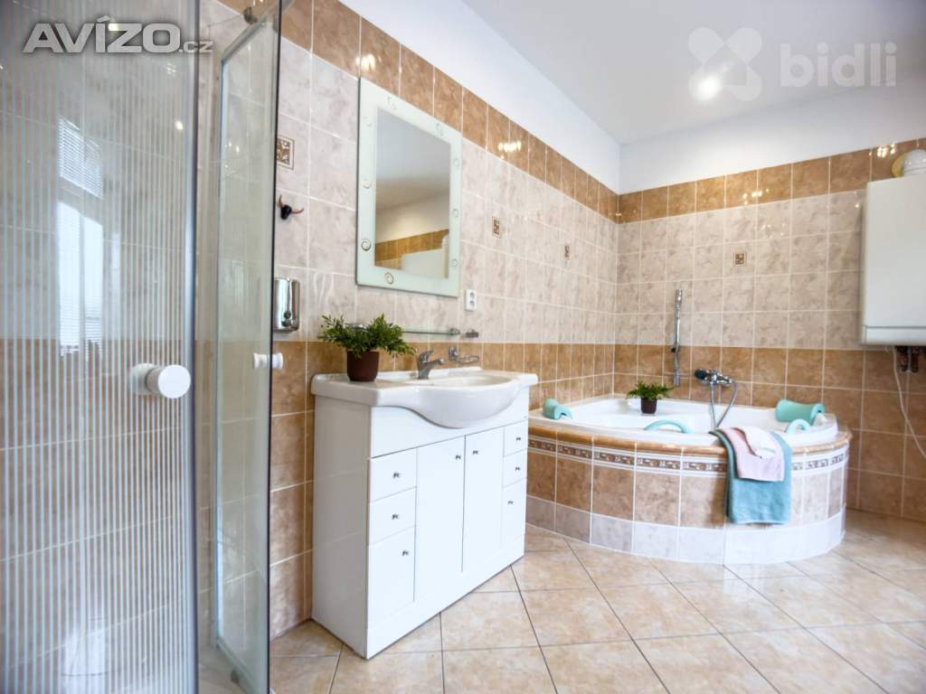 Foto inzerátu Prodej prostorné vily s čtyřmi byty ve vyhledávané části Františkových Lázní