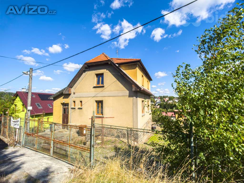 Prodej rodinného domu 167m v Mirošovicích u Prahy s 1276m2 pozemkem.