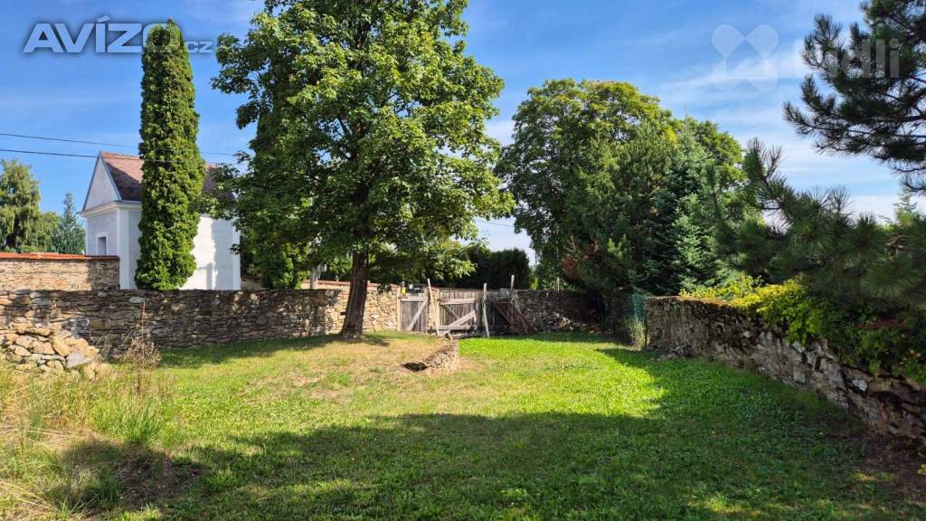 Foto inzerátu Komerční objekt vhodný pro vybudování apartmánů, užitná plocha 2846 m2, pozemek 2054 m2