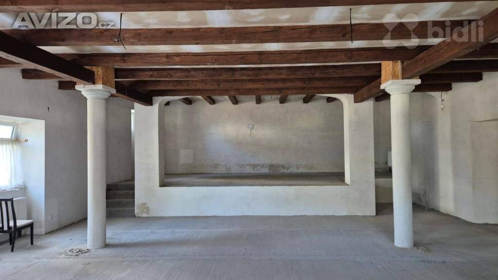 Foto inzerátu Komerční objekt vhodný pro vybudování apartmánů, užitná plocha 2846 m2, pozemek 2054 m2